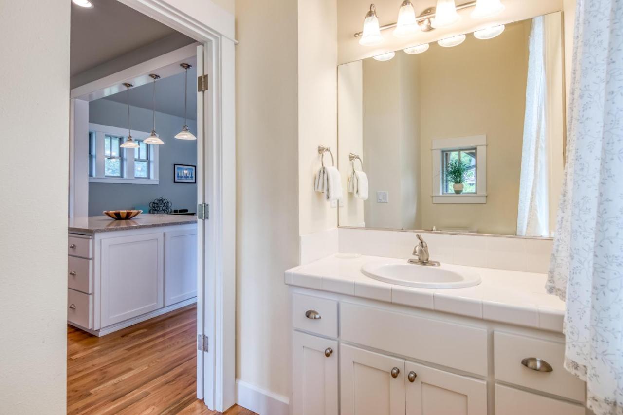 Cascade Cottage Lincoln City Bagian luar foto