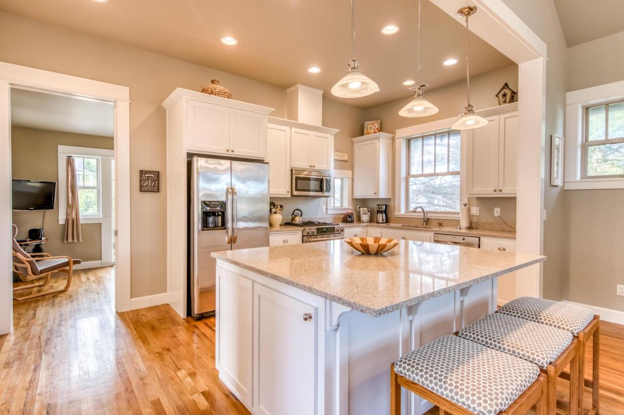Cascade Cottage Lincoln City Bagian luar foto